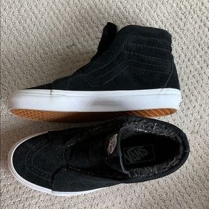 Black lace less Vans in Great shape!